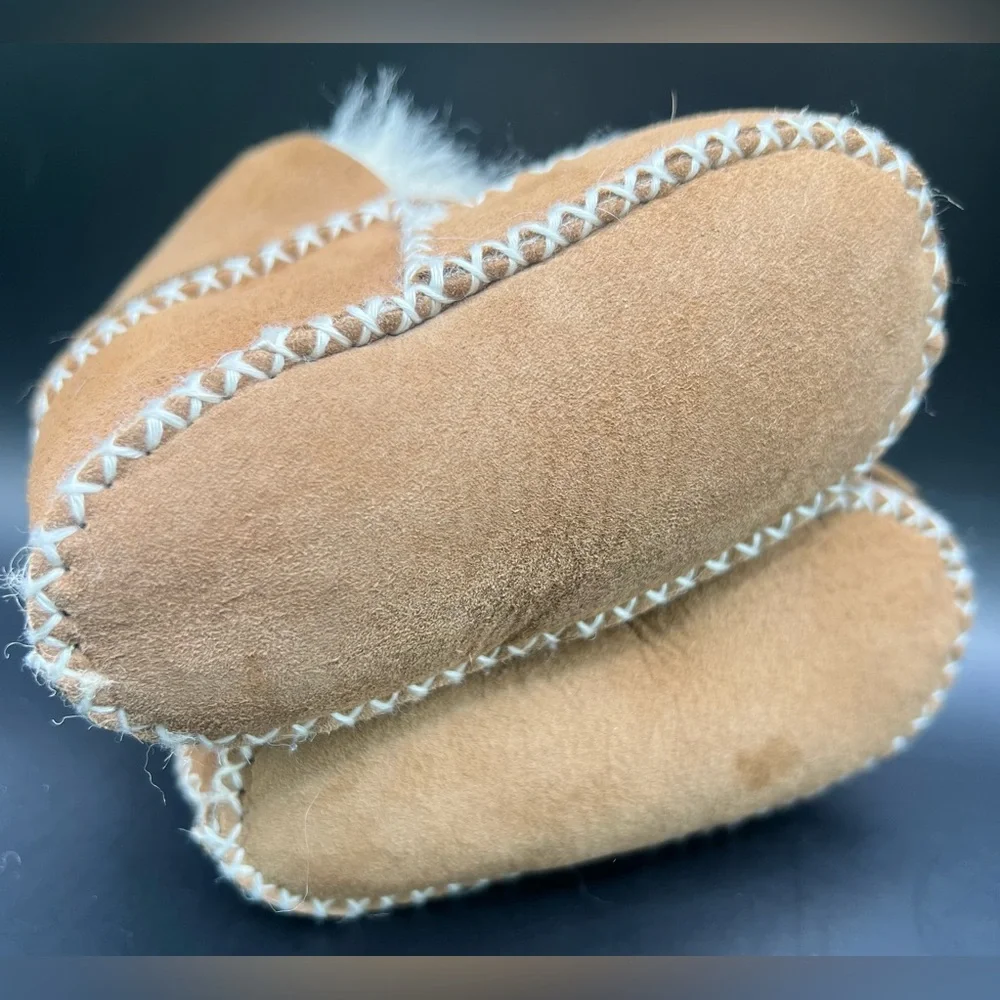 Cozy Tan Kids Shoes w/Faux Fur Lining- 5‎ inch toe to heel, small spot on bottom